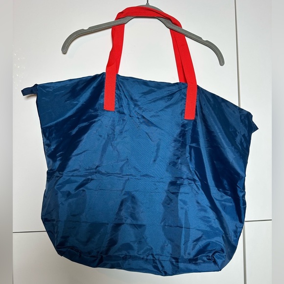 Marvel Reusable Packable Tote Bag Blue Red Large Disneyland Paris NWT - Picture 4 of 10